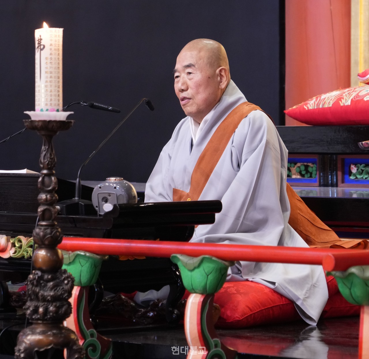 상월 보선 대종사는… 1966년 용암사서 천운 스님을 계사로 사미계를, 1972년 통도사서 월하 스님을 계사로 구족계를 수지했다. 문경 봉암사와 순천 송광사, 양산 통도사, 해남 대흥사 등에서 오랜시간 수선안거했다. 총무원 호법부장, 대흥사 주지, 제14·15대 중앙종회의장 등을 역임하고 현재 대흥사 조실로서 후학들을 제접하고 있다. 사진제공=통도사