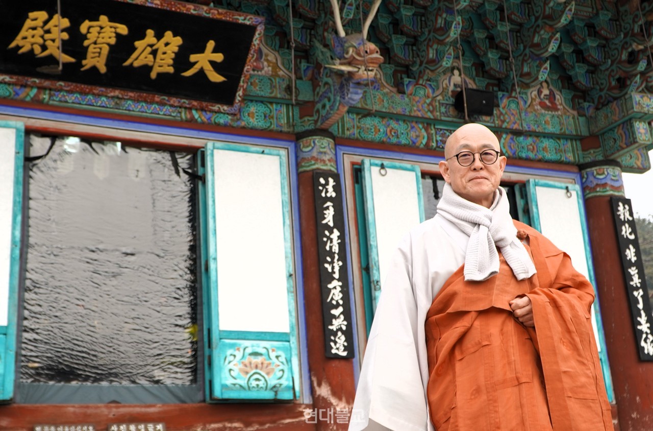 성효 스님은…조계종 제30대 총무원장을 역임했던 정대 스님을 은사로 출가했다. 1999년 재정국장을 맡으며 종단 종무행정에 눈을 떴고 2011년 제23교구본사 관음사 주지를 역임하며 제주 불교 발전에 기여했다. 2016년 불교문화사업단장을 맡아 템플스테이와 사찰음식을 알리는 데 기여했다. 2023년 4월 10일 조계종 제2교구본사 용주사 주지로 임명됐다.