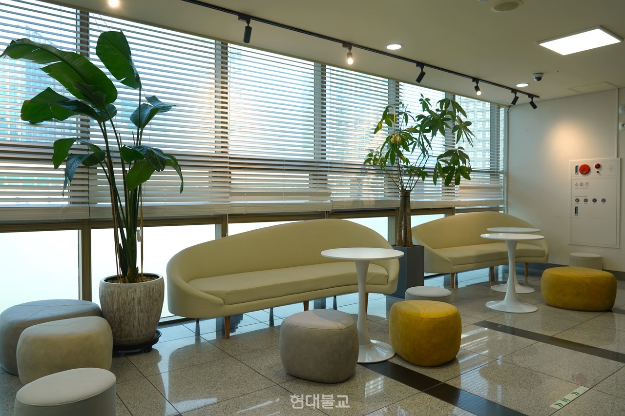 깔끔하게 리모델링 된 복지관 내부는 이용자들이 편암한을 느끼게 했다. 