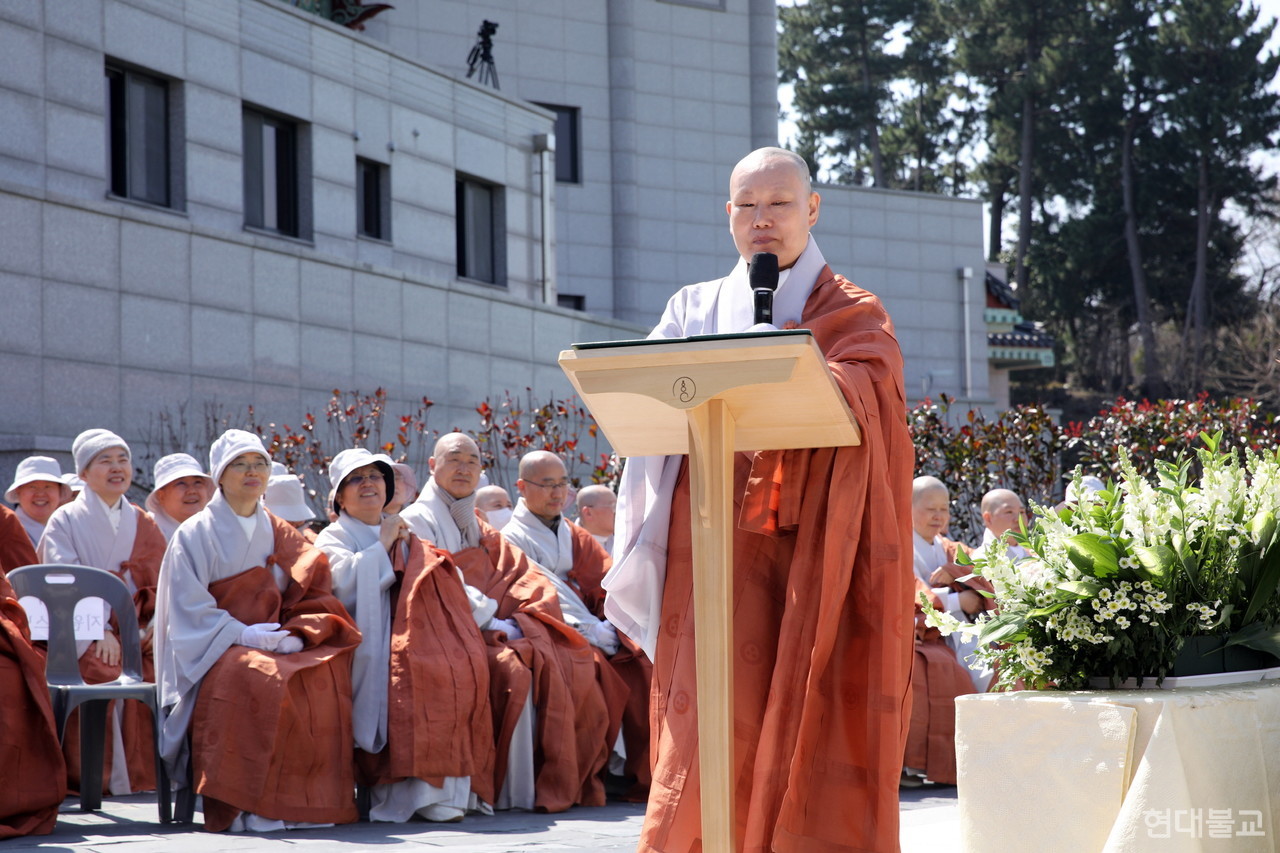 제주지원장 혜묘 스님은 28년간 불사 회향의 기쁨과 함께 대행선사의 가르침에 의지하여 어려움을 해결해간 심부름이었다고 했다.