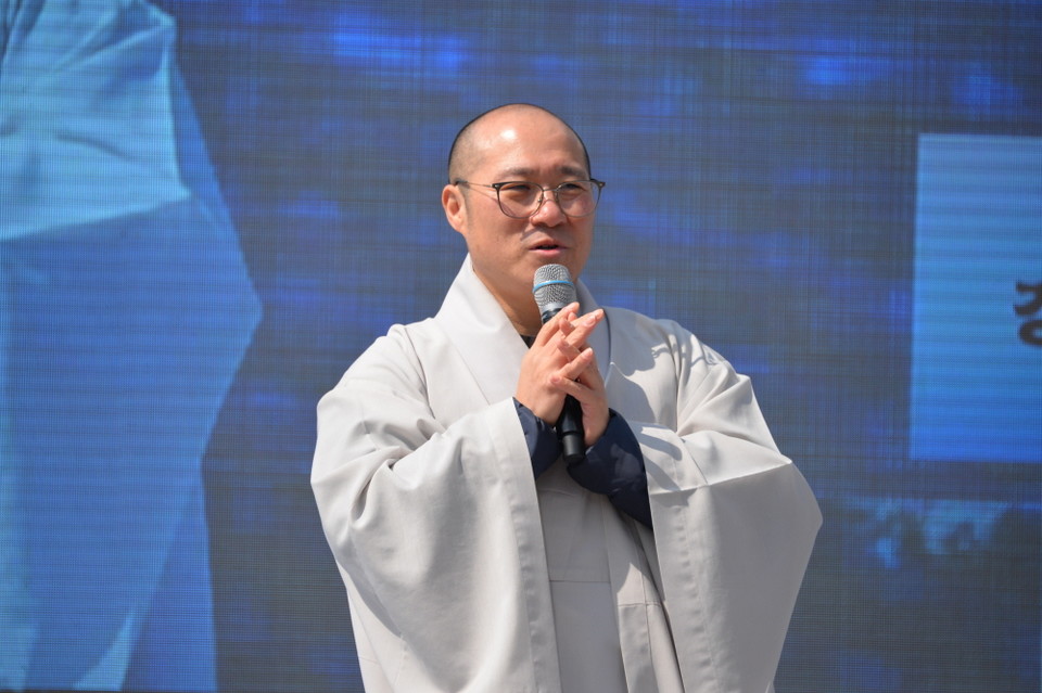 백련사 주지 설도 스님의 축사