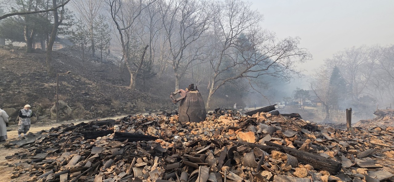 3월 26일 의성 고운사 산불 피해 현장 모습. 사진=오심 스님