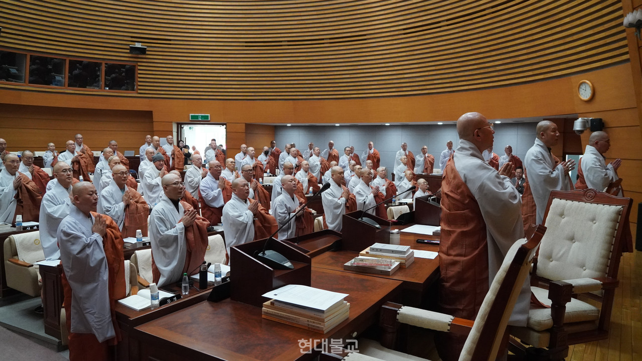조계종 제233회 중앙종회 임시회가 3월 26일 하루 회기로 개원, 20여 개의 안건을 논의했다.