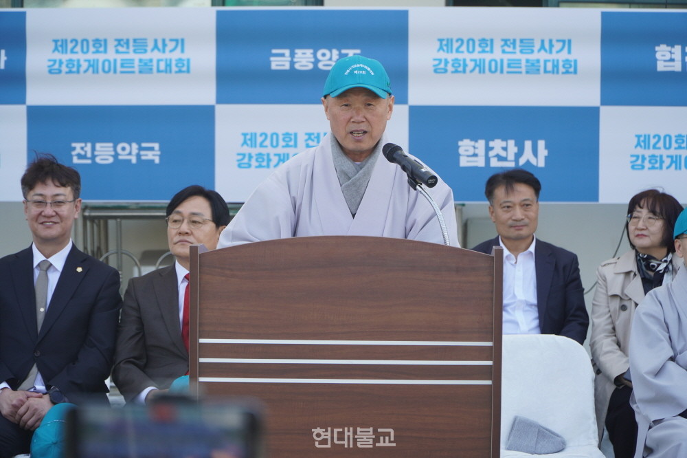 전등사 주지 여암 스님.