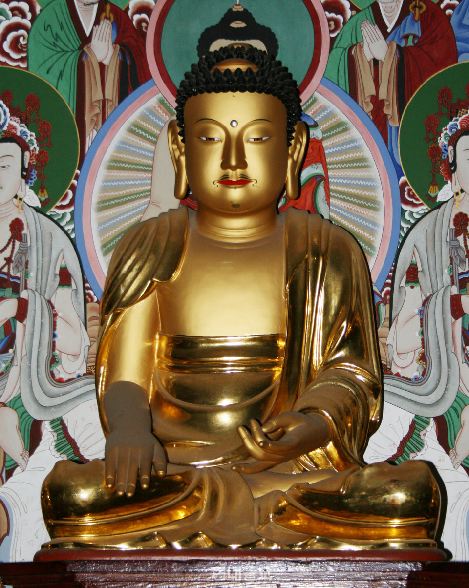 17세기 호남과 영서를 중심으로 활동한 조각승 법령 스님이 1629년 조성한 군산 은적사 목조석가여래좌상. 