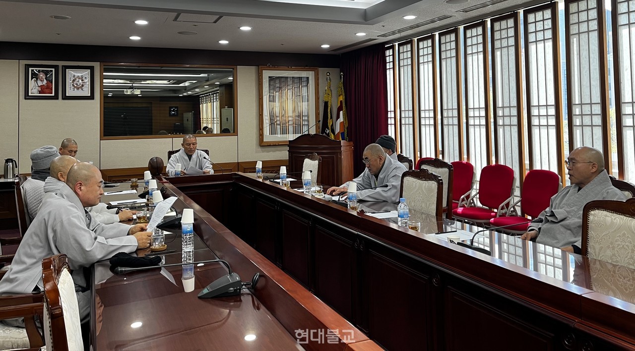 조계종 중앙종회는 4월 15일 의장단·상임분과위원장·종책모임 회장단 제10차 연석회의를 열고 동화사 총림 해제를 둘러싼 논란에 엄중 대응할 것을 결의했다.