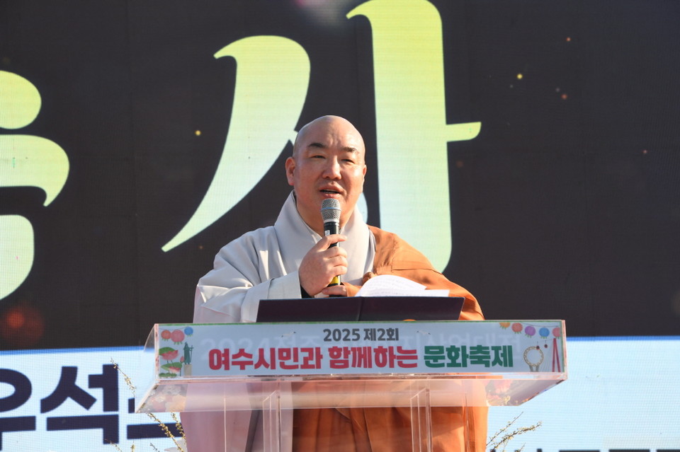 화엄사 주지 우석 스님