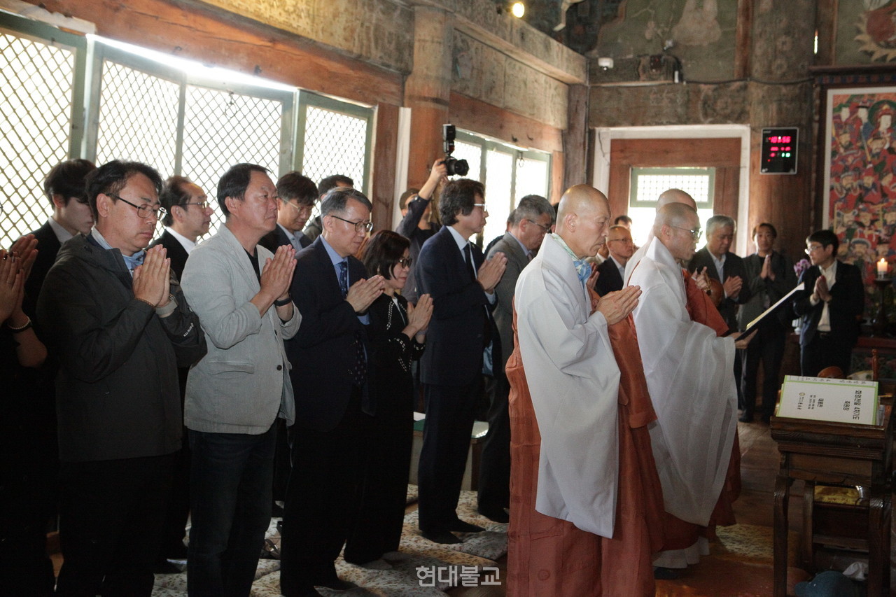 금정총림 범어사는 4월 27일 대웅전에서 ‘조선통신사선 무사 항해 기원제’를 봉행했다.