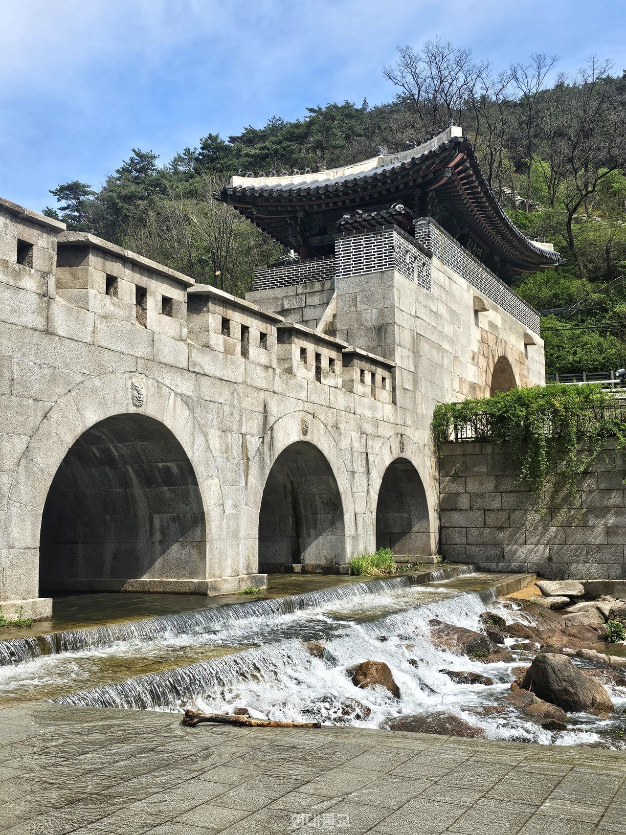 홍지문과 오간대수문.