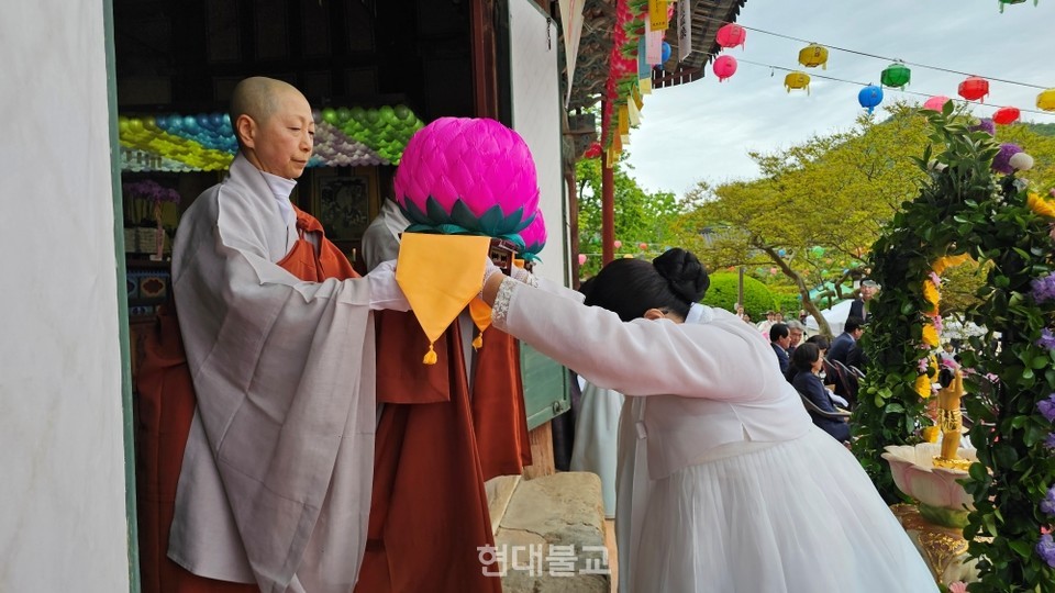 선운사 육법공양회의 육법공양 모습