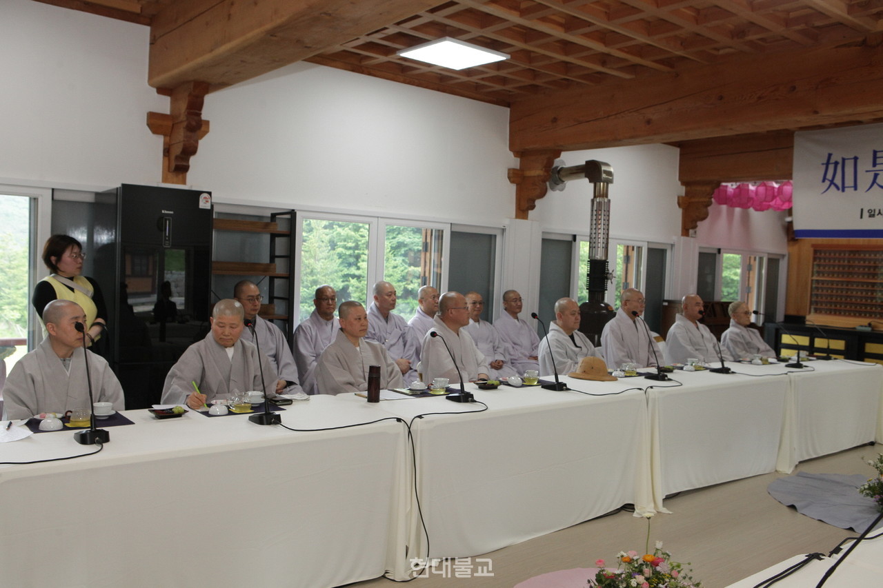 불교계에서는 통도사 주지 현덕 스님, 종정 예경실장 동진 스님, 중앙종회의원 보화 스님, 울산시사암연합회 혜원 스님, 문수사 주지 문성 스님 등 사부대중이 참석해 의견을 제기했다. 