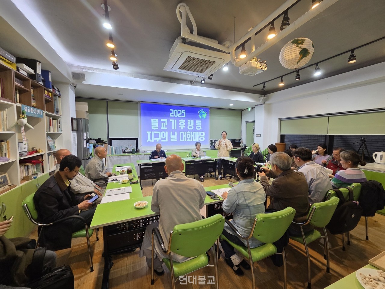 불교환경연대가 6.3 대선을 앞두고 후보와 정치권에 기후재난 시대 극복을 위한  정책을 제안했다. 앞서 불교기후행동은 '지구의 날'인 4월 22일 불교환경연대 교육장에서 대화마당을 열고 기후위기 대응 정책을 논의했다.