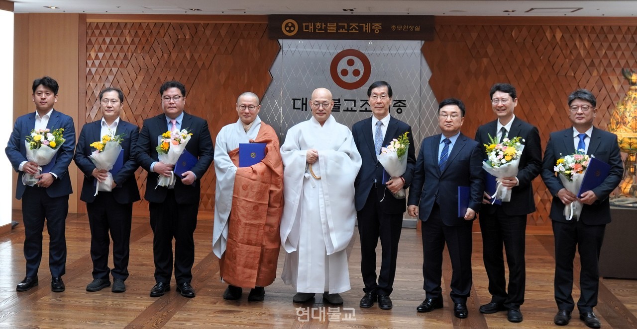 조계종 총무원장 진우 스님은  4월 24일  정책기획단 정책위원회 자문위원들을 위촉했다. 