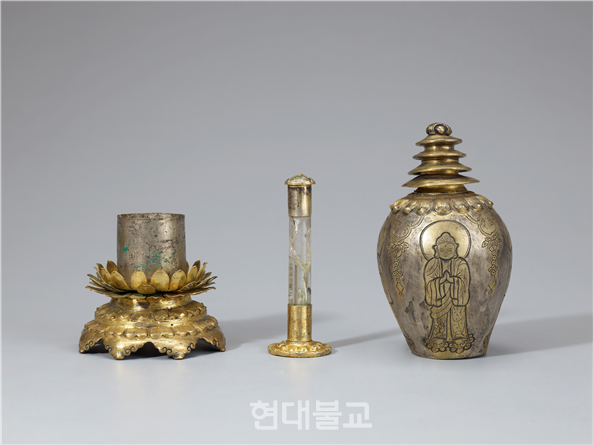 은제도금 라마탑형 사리기와 유리제 사리병(분리한 모습), 고려 1390년경, 전체 높이 15.5cm, 국립중앙박물관 소장. 사진 제공=e뮤지엄