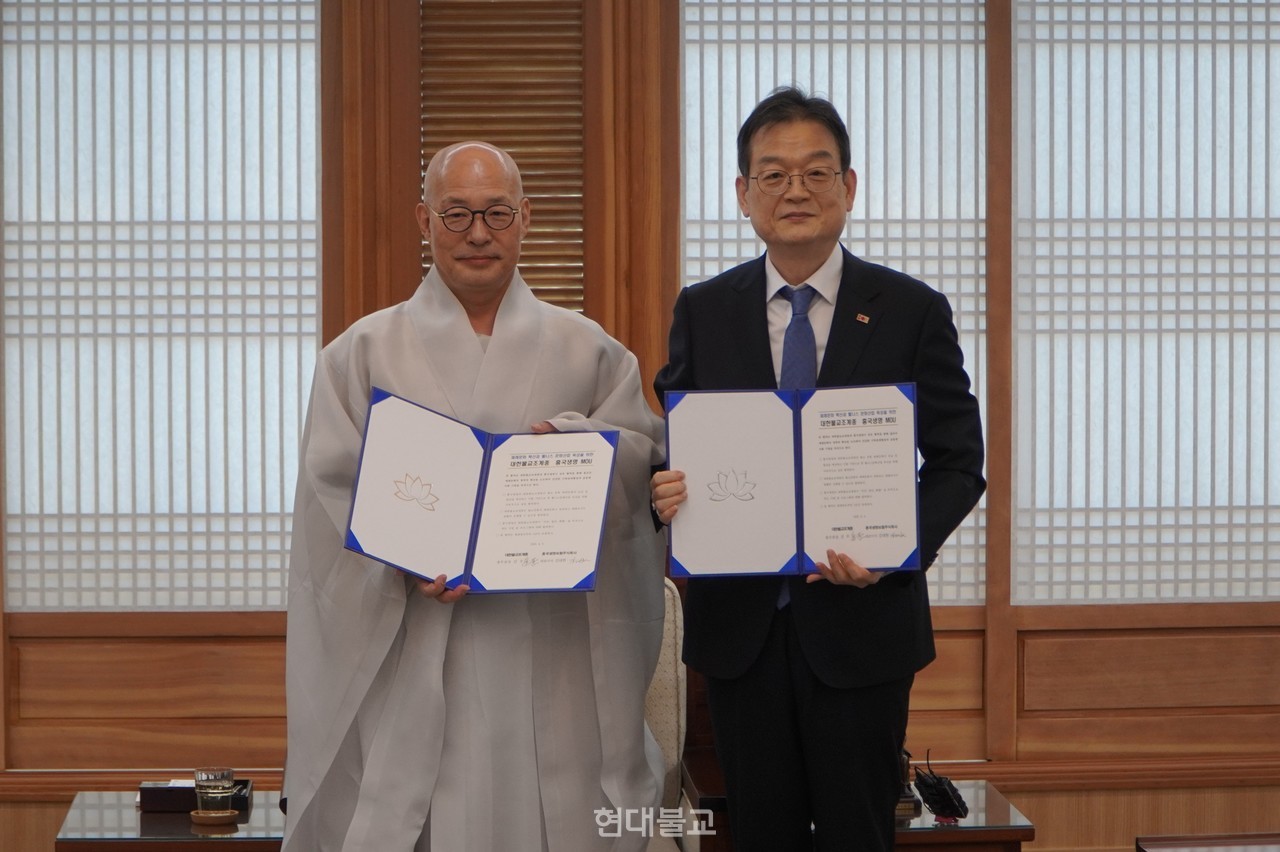 조계종이 흥국생명보험주식회사와 업무협약을 맺고 제례문화 확산을 위해 힘을 모으기로 했다.