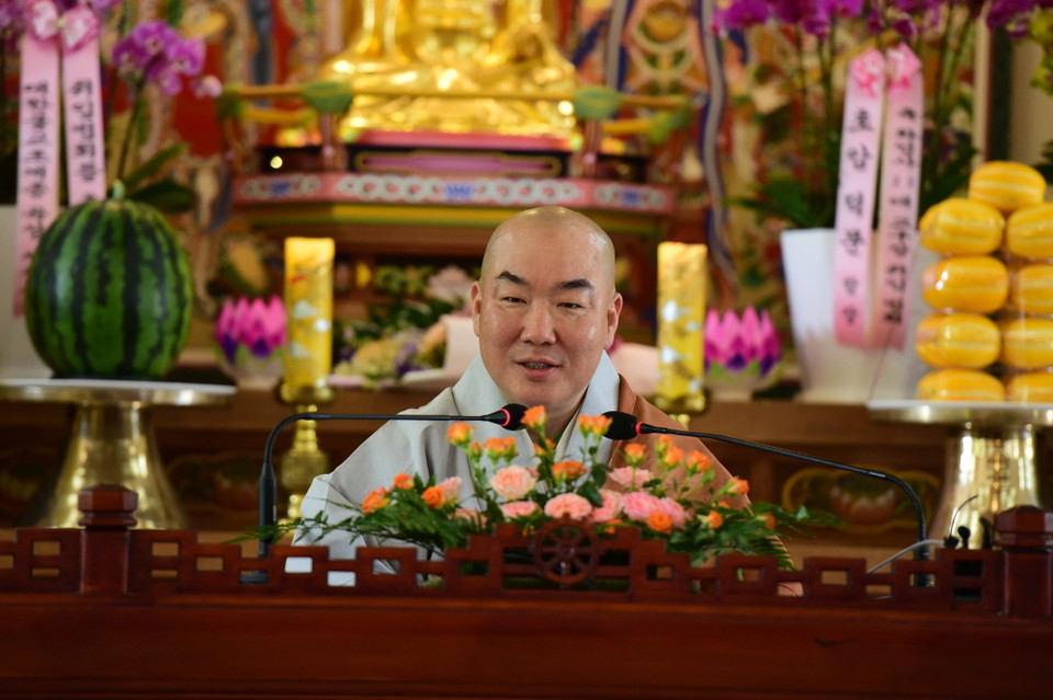 지리산 화엄사는 6월 7일 경내 화엄원에서 신임 주지 우석 스님의 취임법회를 겸한 화엄법회를 봉행했다.