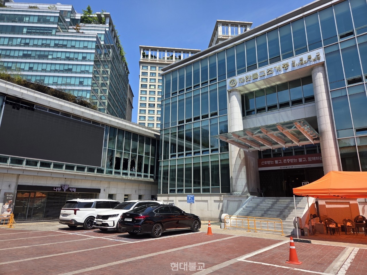 6월 12일, 화재 발생 3일이 지난 조계종 총무원 청사(한국불교역사문화기념관) 모습.