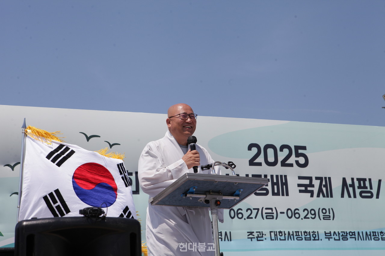  ̷ 繫   ѹ   λ縻 뵶ϰ ִ. 