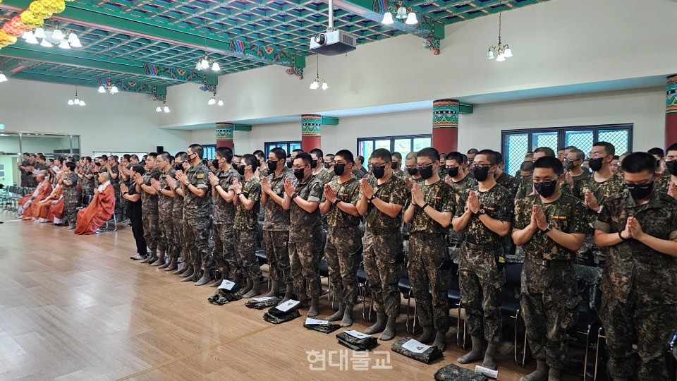 조계종 24교구 선운사가 6월 28일 호국 충경사에서 지역 향토사단인 육군 35보병사단 장병들을 위한 수계법회를 봉행했다.