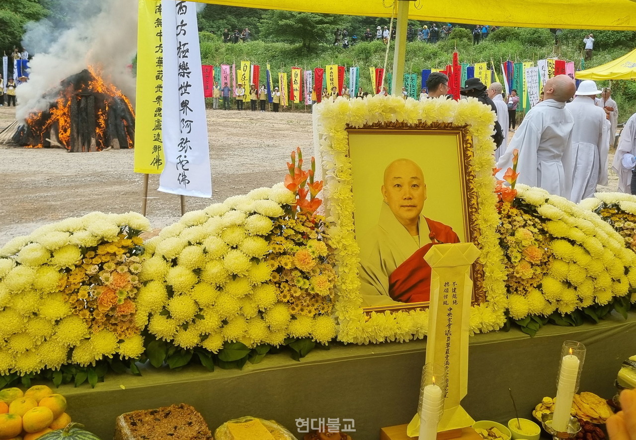 조계종 취암당 만당 종사 장의위원회는 7월 7일 오전 10시 영광 불갑산 불갑사에서 ‘취암당 만당 종사 영결식 및 다비식’을 봉행했다.