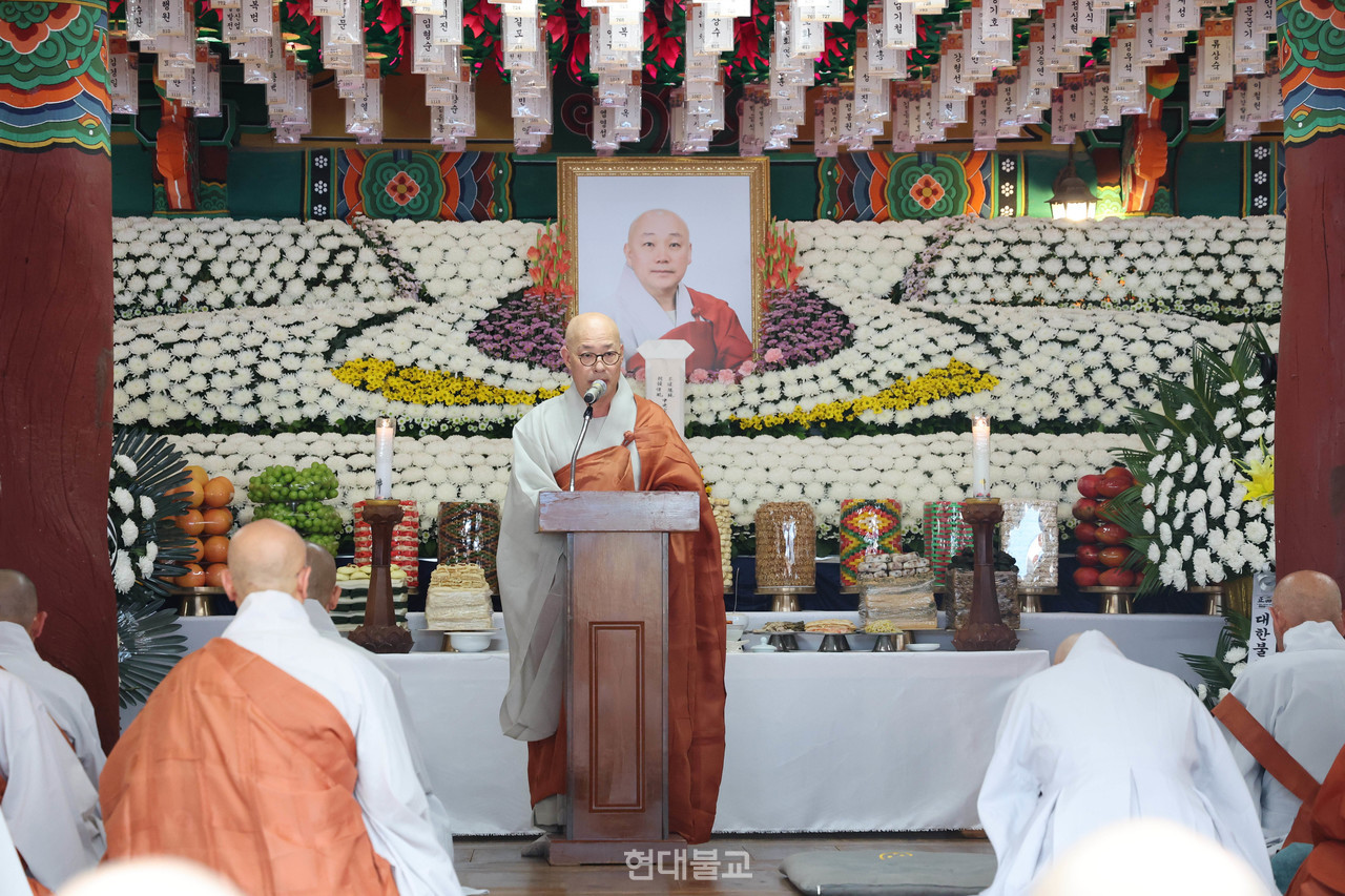 진우 스님은 영결법어에서 갑작스러운 입적에 안타까움을 표하고 칠언절구의 찬(讚)으로 사부대중의 뜻을 전했다.