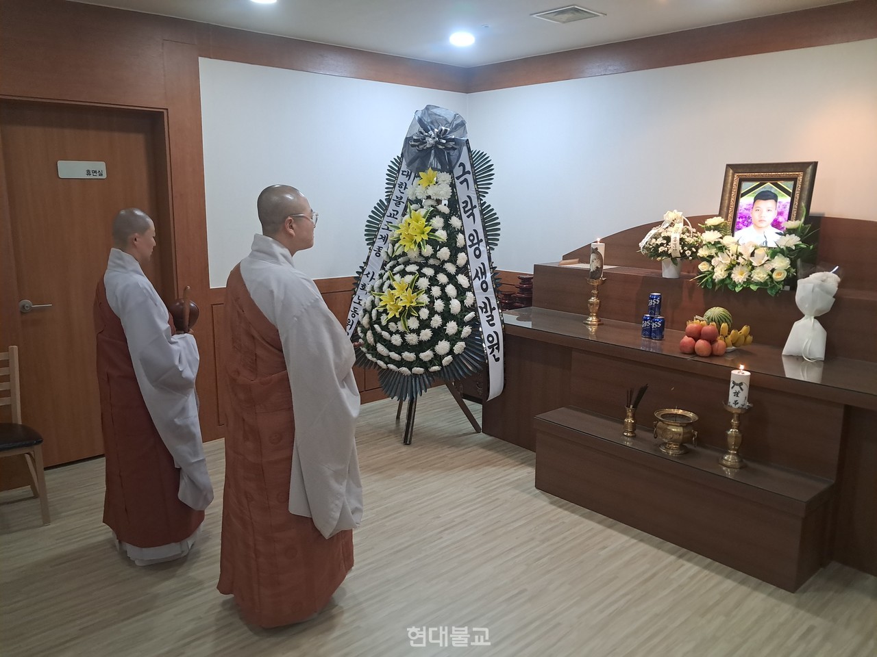 조계종 사회노동위원회는 7월 9일, 지난 7월 7일 살인적인 폭염으로 사망한 베트남 이주노동자 응오 두이 롱(23)의 빈소를 찾아 극락왕생을 발원했다.