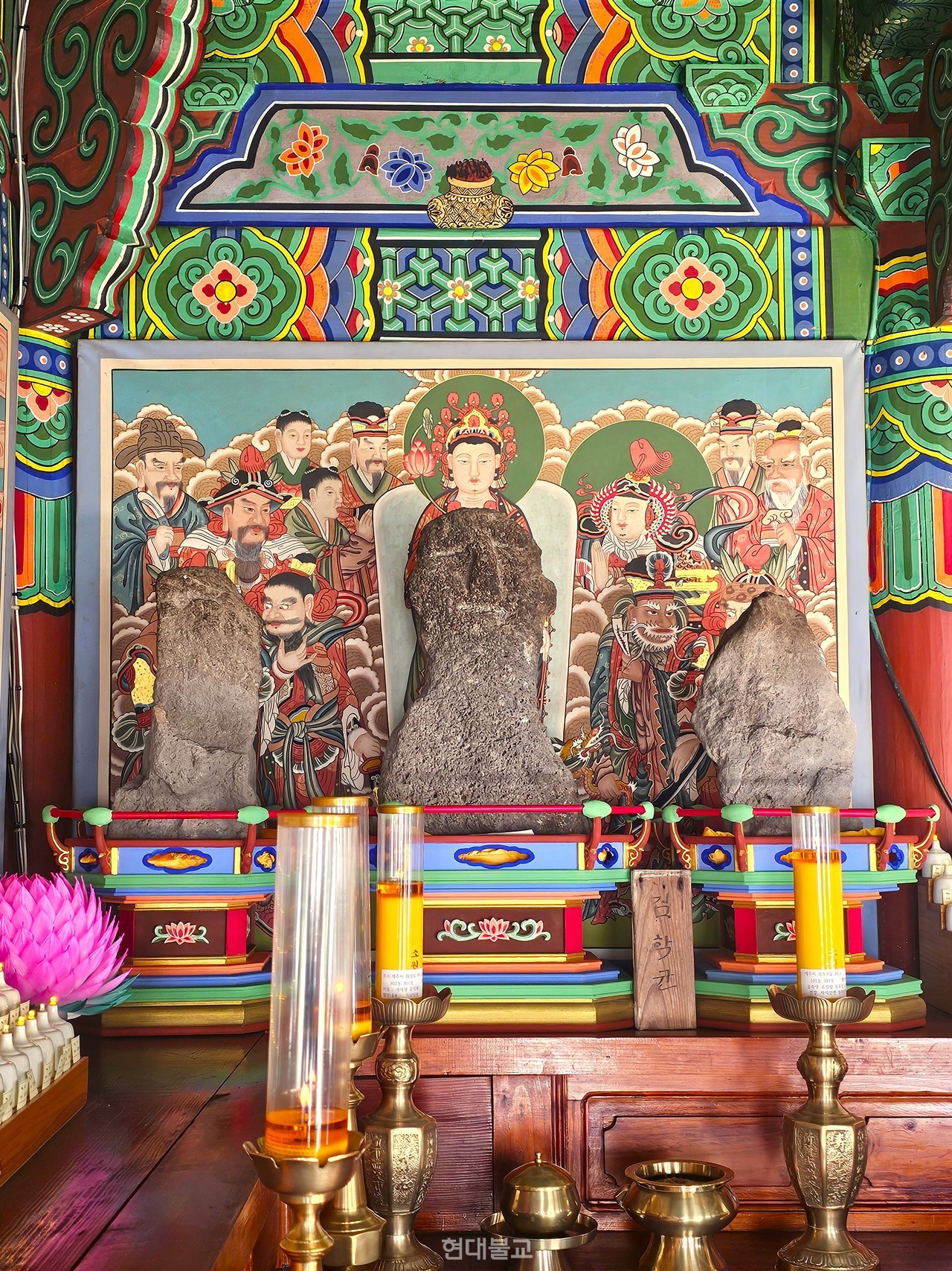 제석사 제석당의 석불 3기.