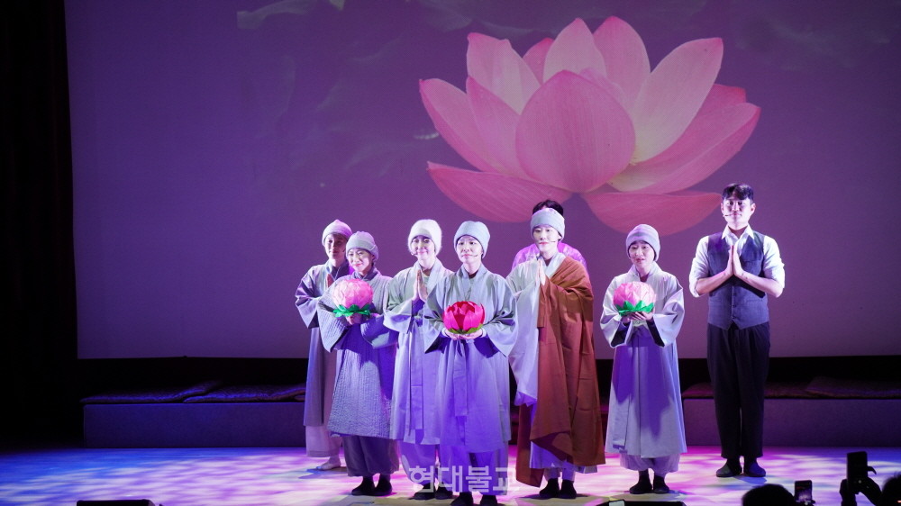 뮤지컬 ‘비·스·독’의 한 장면.