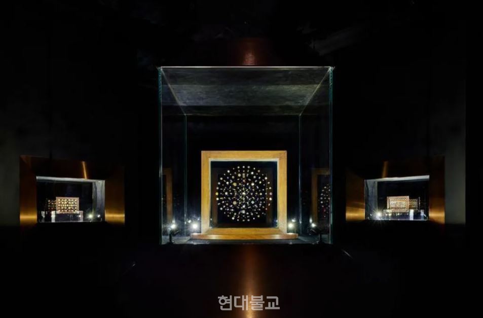 지난 5월 소더비 경매에 출품됐던 피프라와 유물들. (사진출처 =BBC)