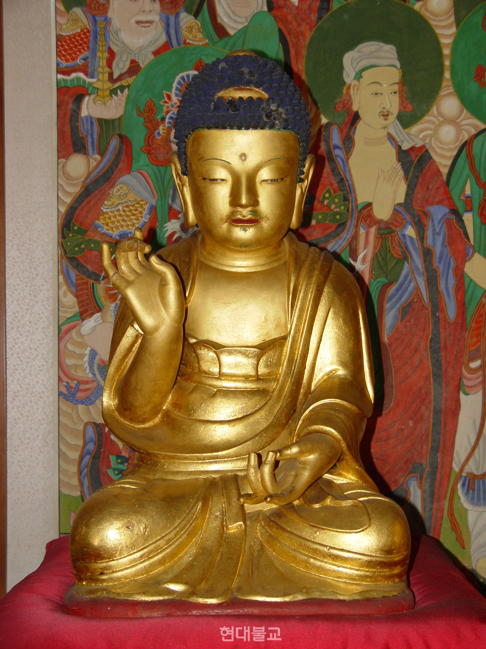 청헌 스님이 수화승으로 제작한 전주 불정사 대웅보전 목조아미타여래좌상(1627년). ⓒ동북아불교미술연구소