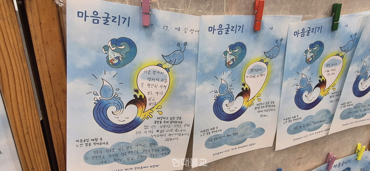 ºÎ½º ¹Û º®¸éÀ» ä¿î ¼Ò°¨°ú Àڽſ¡°Ô ¾´ ÆíÁö.