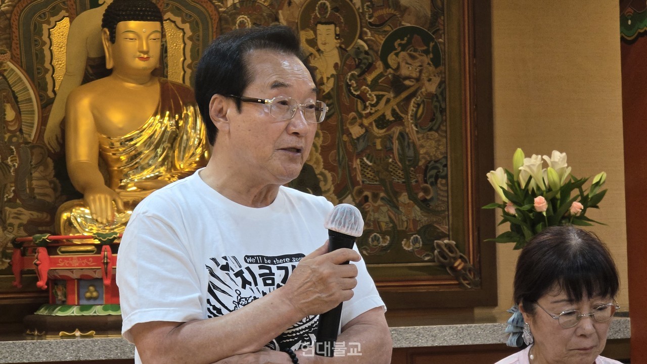 양현 한국인 유족회장이 발언을 하고 있다. 