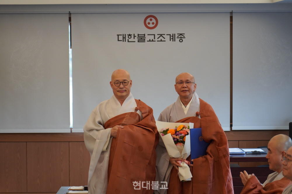 사서실장 남전 스님.