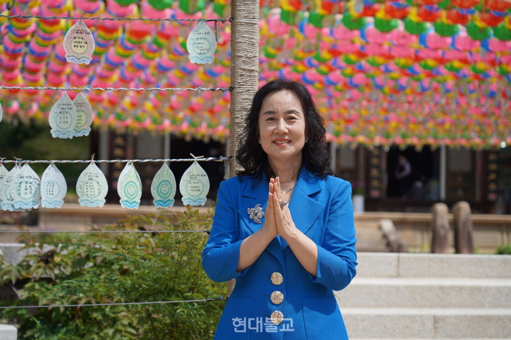 이연화 은해사 108순례단장은 ‘연화’라는 이름처럼 “연꽃이 필 무렵 태어나 불자가 될 인연이었다”며 “어디에 있든 보는 사람을 기분 좋게 하는 ‘연꽃’ 같은 삶을 살겠다”고 말했다.