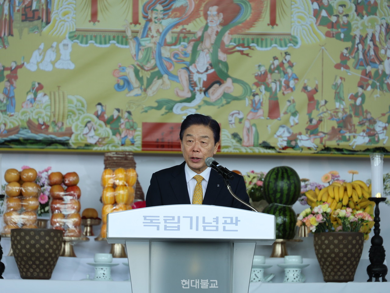 올해 5월 18일 독립기념관에서 열린 ‘한국 독립운동가 추모 합동위령재’에서 인사말을 하는 김형석 독립기념관장. 현대불교 자료사진.