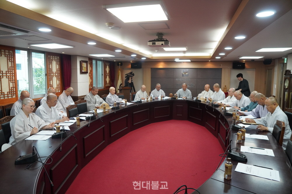 조계종 중앙종회는 9월 9일 ‘의장단·상임분과위원장·총무분과위원 제12차 연석회의’를 열고 제235회 임시회 의사일정을 확정했다.