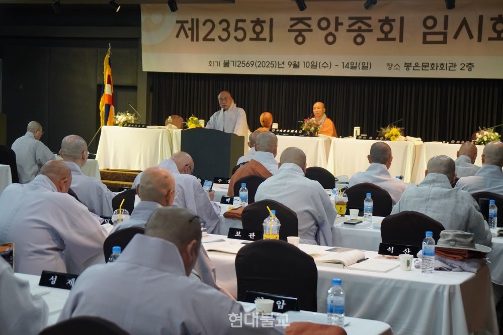 선광 스님이 법안을 설명하고 있다.