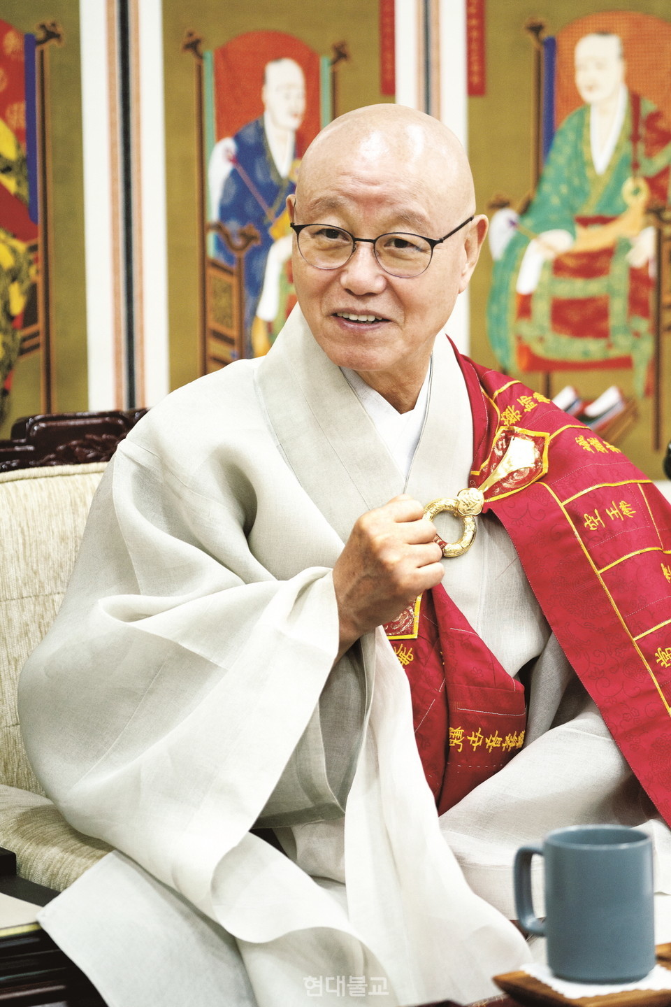 상진 스님은…1991년 4월 철화 스님을 은사로 사미계를, 2011년 11월 혜초 스님을 계사로 구족계를 수지했다. 1994년 태고종립 동방불교대학을 졸업했고, 2022년 진각종립 위덕대에서 명예철학박사 학위를 받았다. 태고종립 동방불교대학 학생과장을 시작으로 동두천 광덕사 주지, 마산 원각사 주지와, 태고종 총무원 문화부장·교무부장, 중앙종회 사무처장, 중앙종회의원, 양주 청련사 주지 등을 역임했다. 현재 청련사 안정불교대학 강주, 양주불교사암연합회 명예회장, 고려대 불자교육회 지도법사 등을 맡고 있다. 사진=정현선 작가