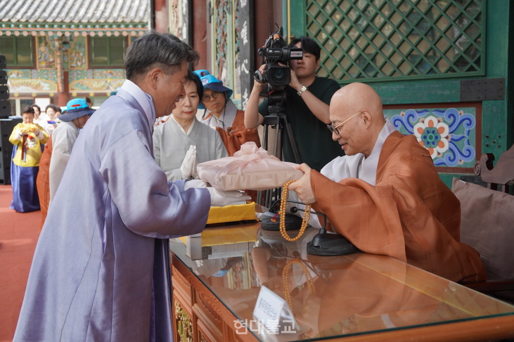 �̽��� ����� �ŵ���ȸ���� ������ �ѹ����� ���� ���Կ��� �º������� �ø��� �ִ�.