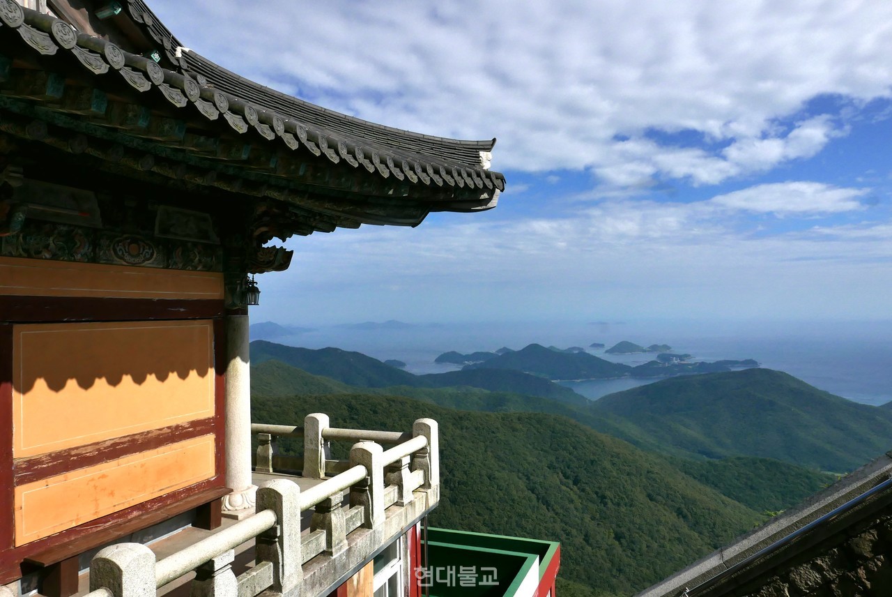 한국을 대표하는 관음 성지 남해 보리암.  