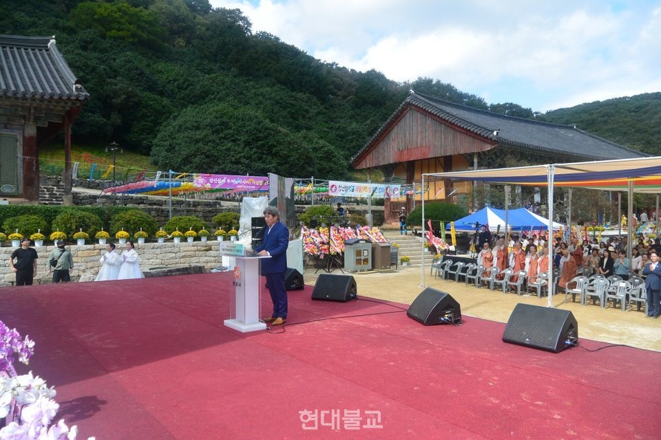 발원문을 낭독하고 있는 정찬원 선운사 총 신도회장