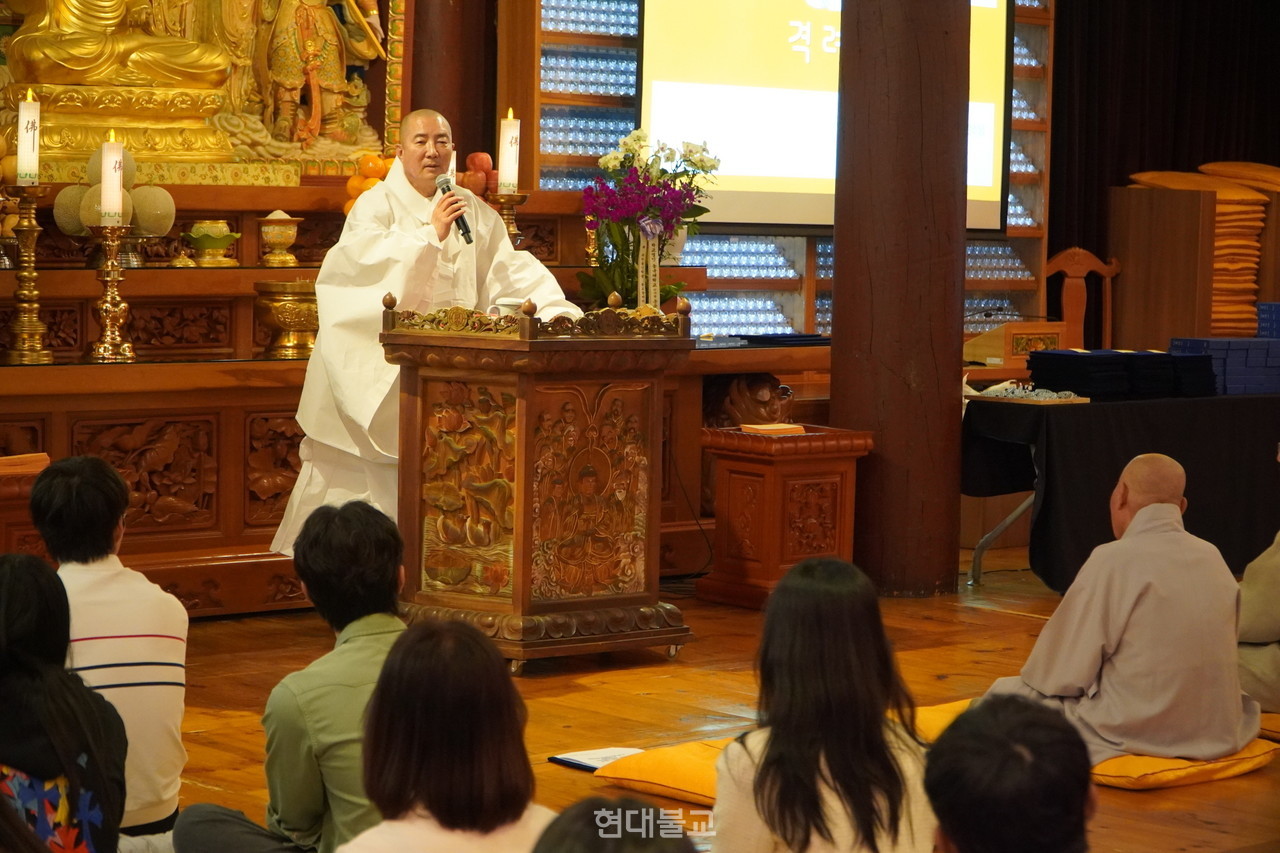 �̻��� ���� ������ �ݷ��縦 �ϰ� �ִ�.&nbsp;