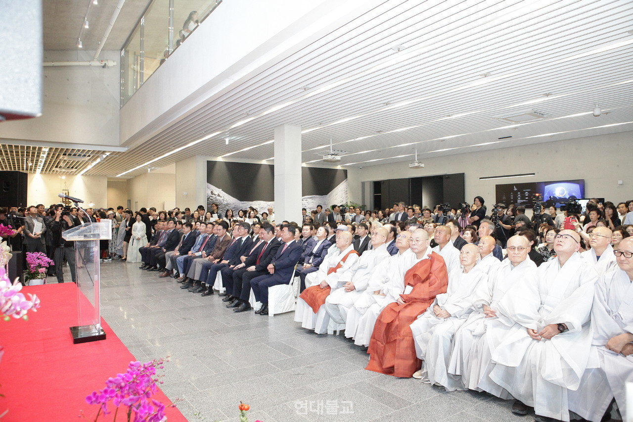 개막식에는 성파 대종사를 비롯해 통도사 주지 현덕 스님, 조계종울산사암연합회장 혜원 스님, 김두겸 울산시장, 김종섭 울산시의회 부의장 등 주요 내빈이 참석했다.