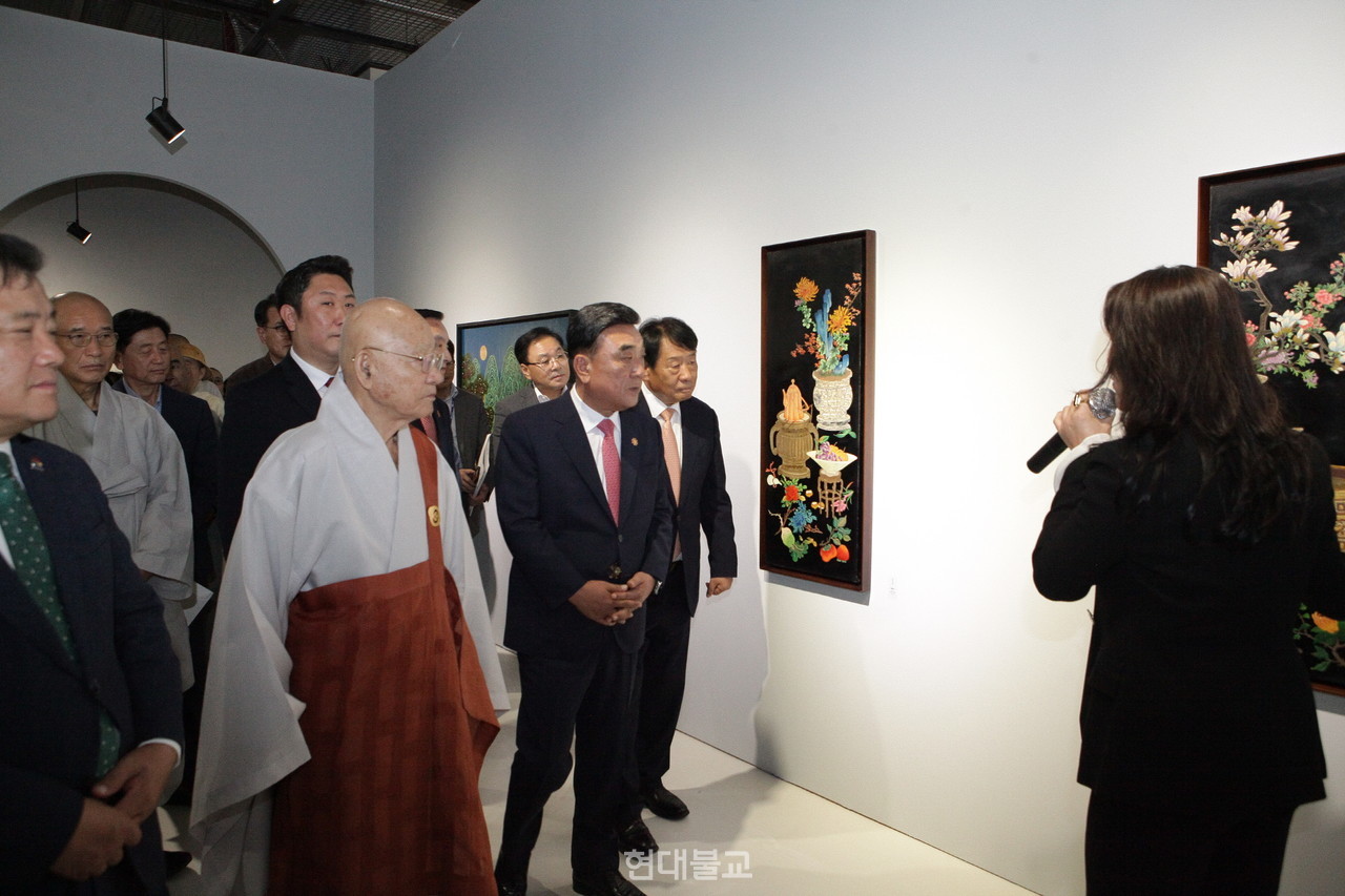 전시장에는 성파 대종사의 대표작들이 공개됐다
