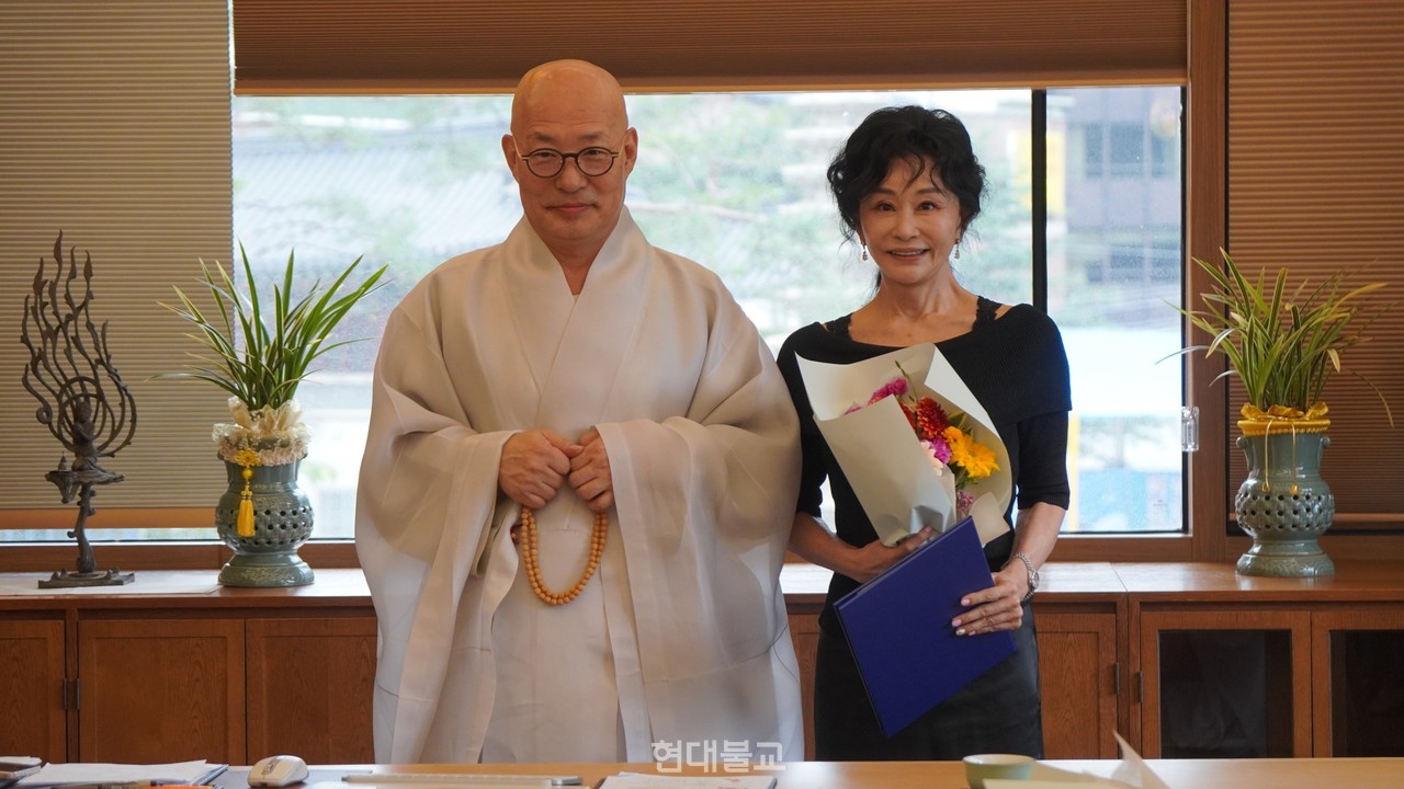 올해 7월 3일, 조계종 총무원장 진우 스님으로부터 연예인전법단 전법지원단장 임명장을 받았다.