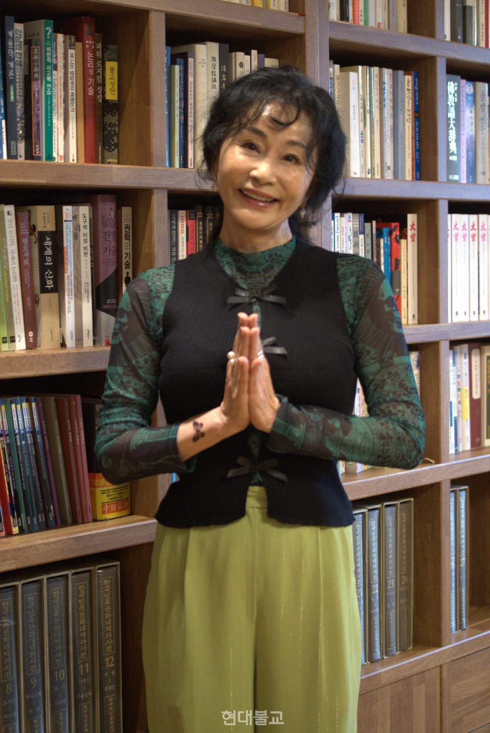 2022년 조계종 연예인전법단 출범과 함께 핵심 멤버로 참여한 가수 진미령 씨는 2025년 조계종 총무원장 진우 스님으로부터 연예인전법단 전법지원단장으로 공식 임명됐다. 그는 노래하는 불자로서, 나누는 불자로서, 그리고 부처님 법의 기쁨을 전하는 불자로서의 삶을 이어갈 것이라고 말했다.