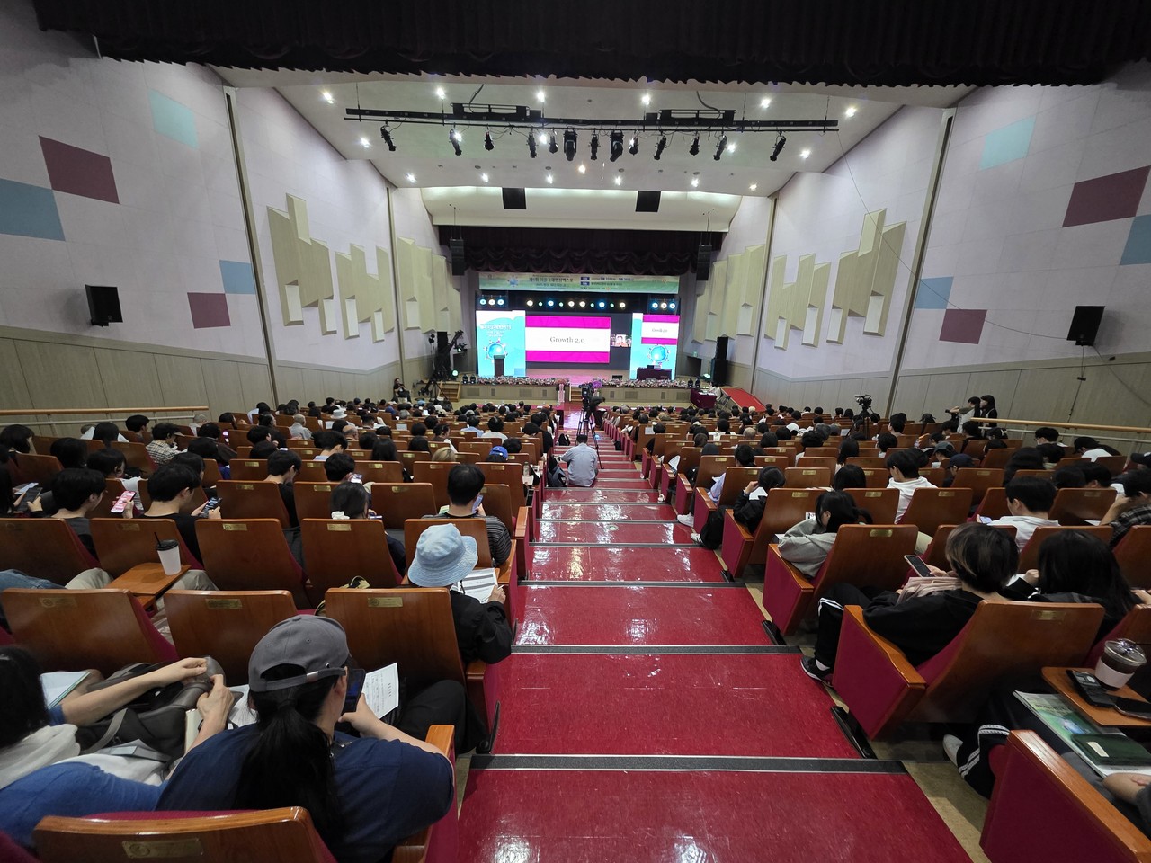 동국대 불교학술원 종학연구소가 주관하는 제6회 서울국제명상엑스포 하이라이트 행사인 ‘명상 국제 컨퍼런스’가 9월 25~26일 동국대 본관 남산홀에서 열린다