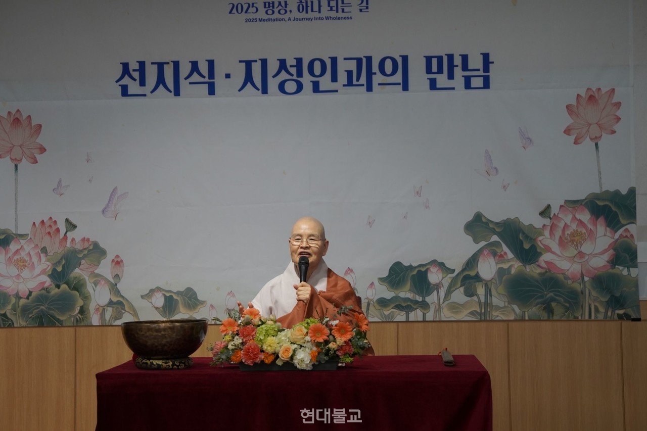 조계종 전국비구니회장 광용 스님은 9월 27일 제6회 서울국제명상엑스포의 주요 프로그램인 ‘선지식‧지성인과의 만남’에 일곱 번째 연사로 나서 ‘실참을 통한 체감명상’을 주제로 강의했다.