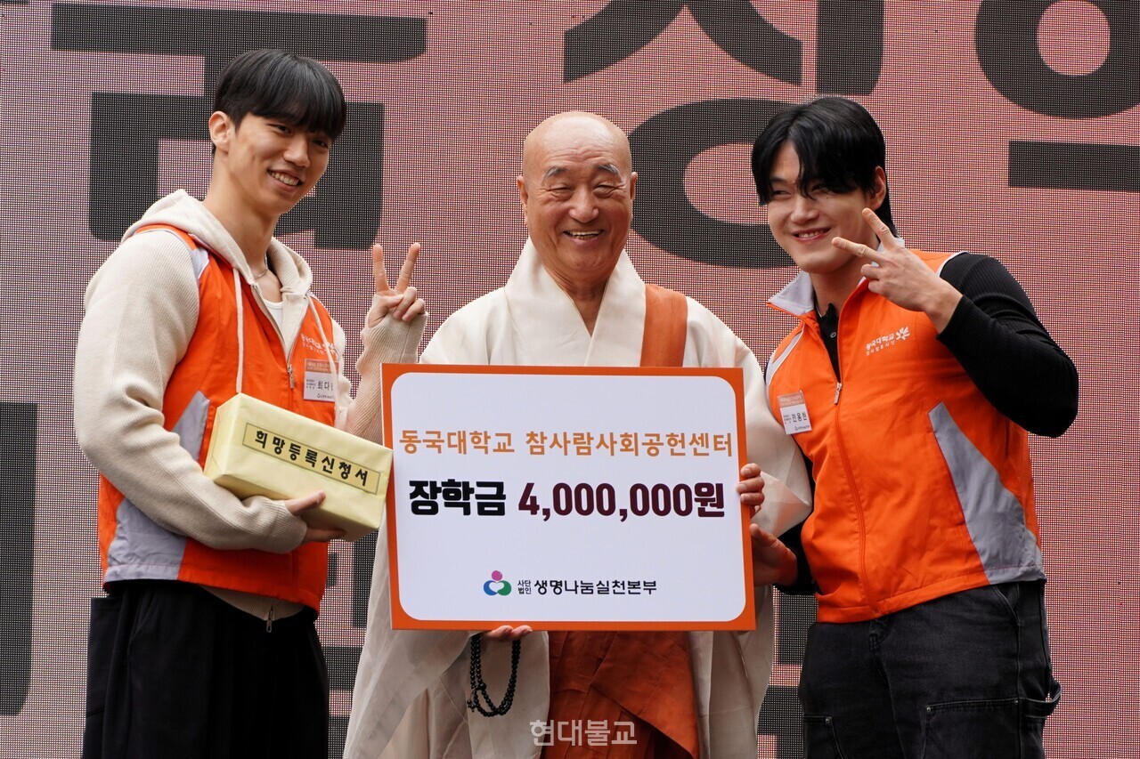 ������ ����� ������� ������ ������ ��û�� 400�θ� �ϸ� ���Կ��� �����ߴ�. �ϸ� ������ ���б� 400������ �����ϸ� ����� ������� �����ߴ�.