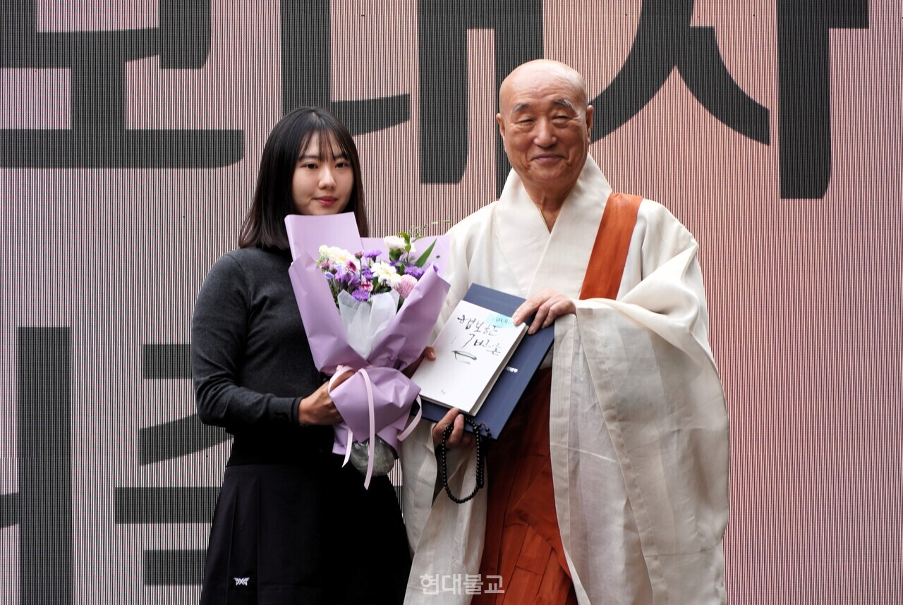 �̳� ����������õ������ ���ο� ȫ������ ������ ���ΰ��۰� ���˵ƴ�.